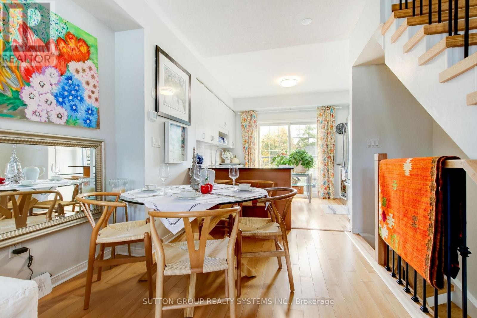 












85 - 119B THE QUEENSWAY

,
Toronto (High Park-Swansea),




Ontario
M6S5B7

