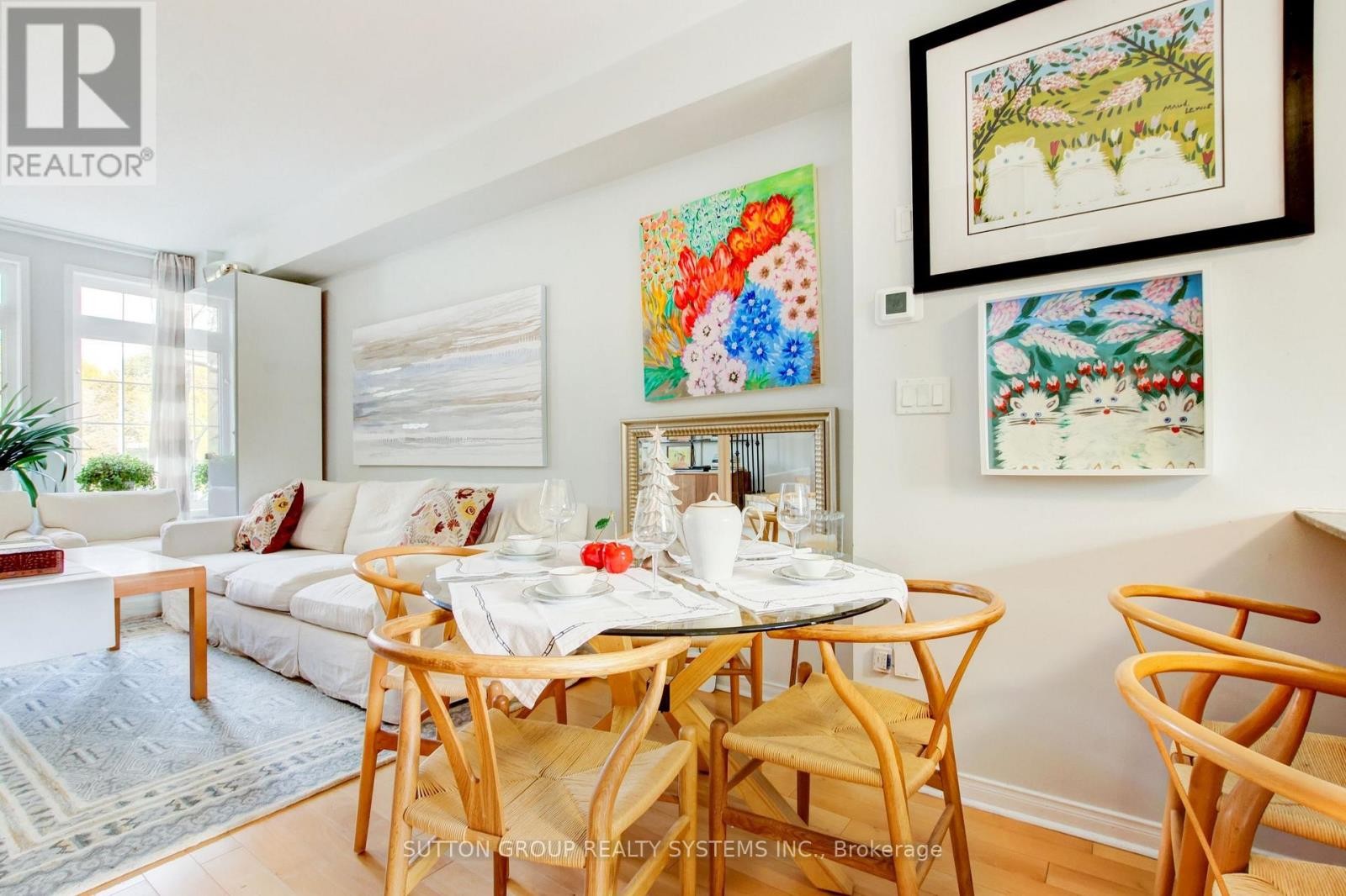 












85 - 119B THE QUEENSWAY

,
Toronto (High Park-Swansea),




Ontario
M6S5B7

