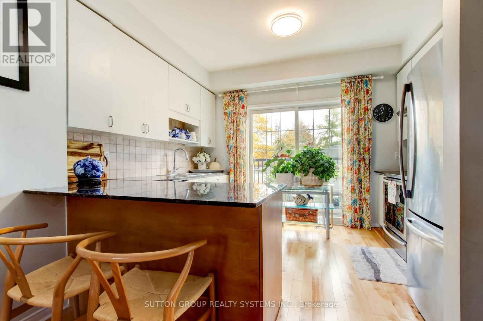 












85 - 119B THE QUEENSWAY

,
Toronto (High Park-Swansea),




Ontario
M6S5B7

