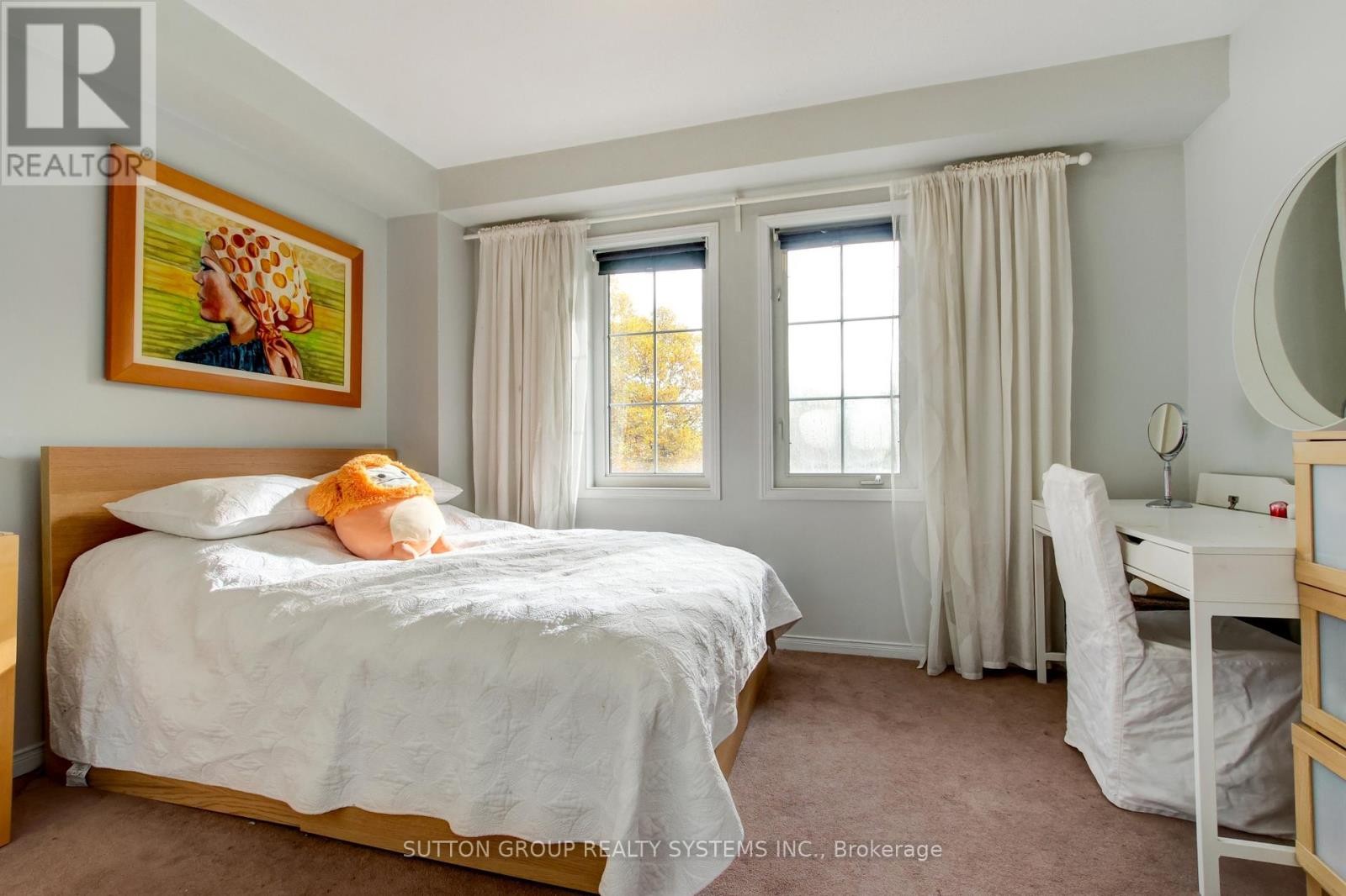 












85 - 119B THE QUEENSWAY

,
Toronto (High Park-Swansea),




Ontario
M6S5B7

