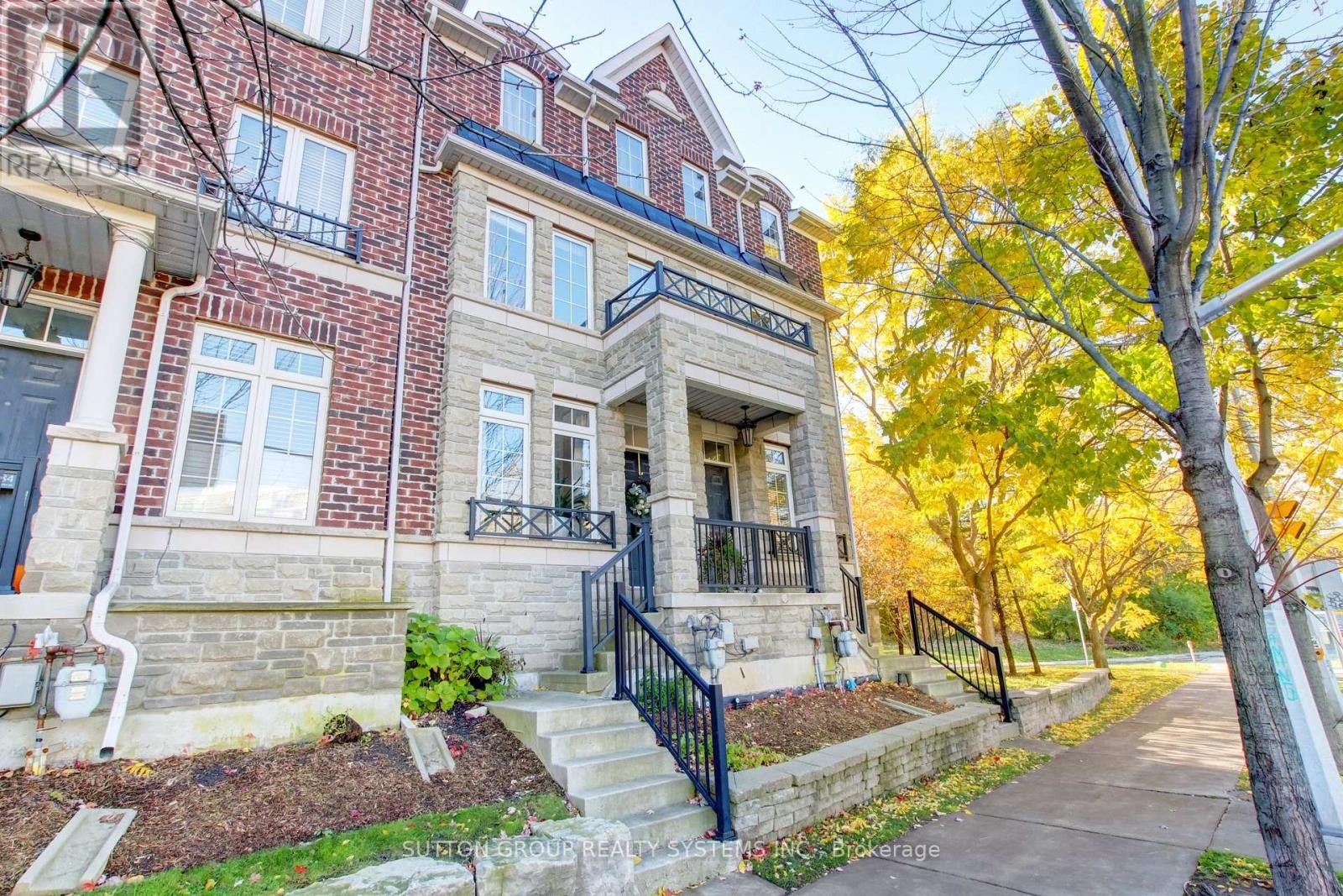 












85 - 119B THE QUEENSWAY

,
Toronto (High Park-Swansea),




Ontario
M6S5B7

