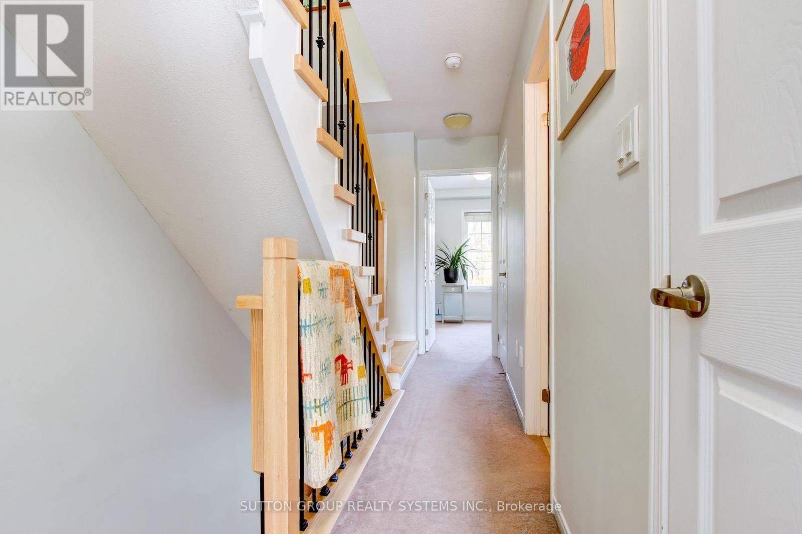 












85 - 119B THE QUEENSWAY

,
Toronto (High Park-Swansea),




Ontario
M6S5B7

