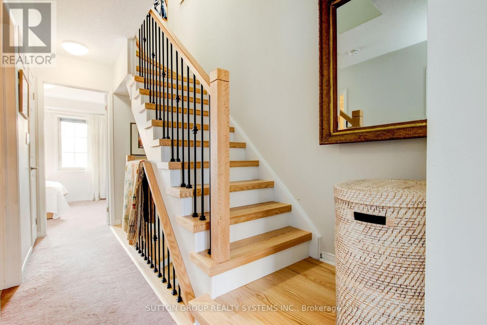 












85 - 119B THE QUEENSWAY

,
Toronto (High Park-Swansea),




Ontario
M6S5B7

