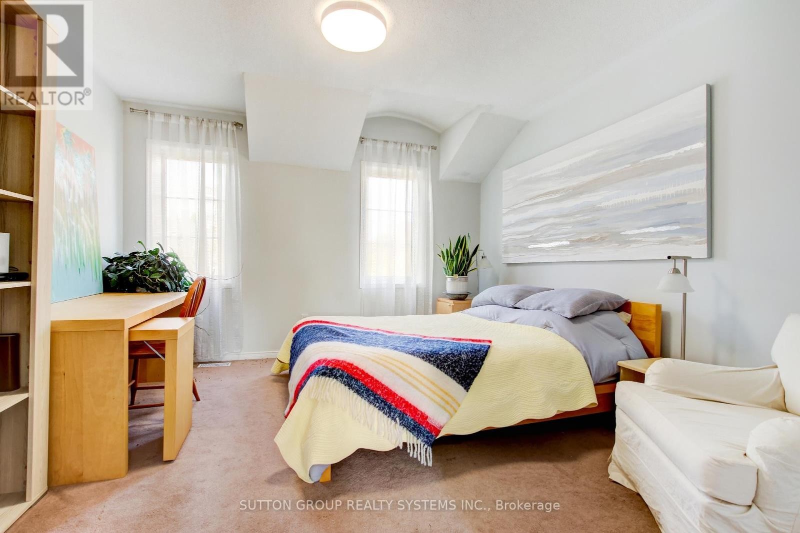 












85 - 119B THE QUEENSWAY

,
Toronto (High Park-Swansea),




Ontario
M6S5B7

