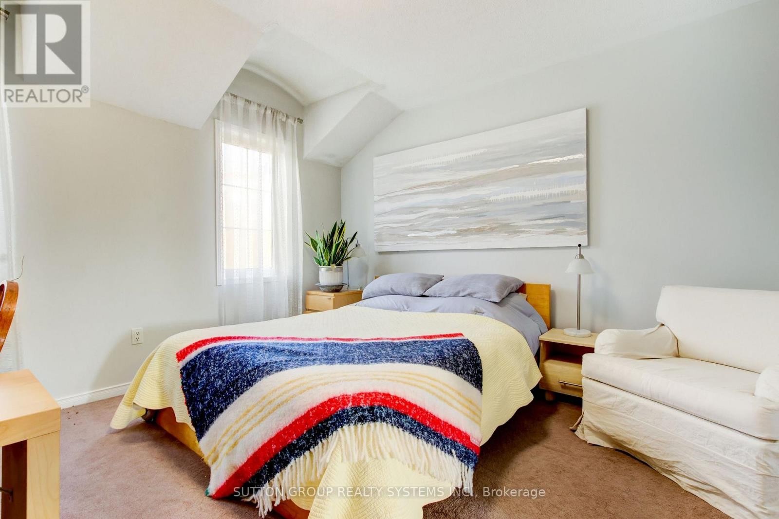 












85 - 119B THE QUEENSWAY

,
Toronto (High Park-Swansea),




Ontario
M6S5B7

