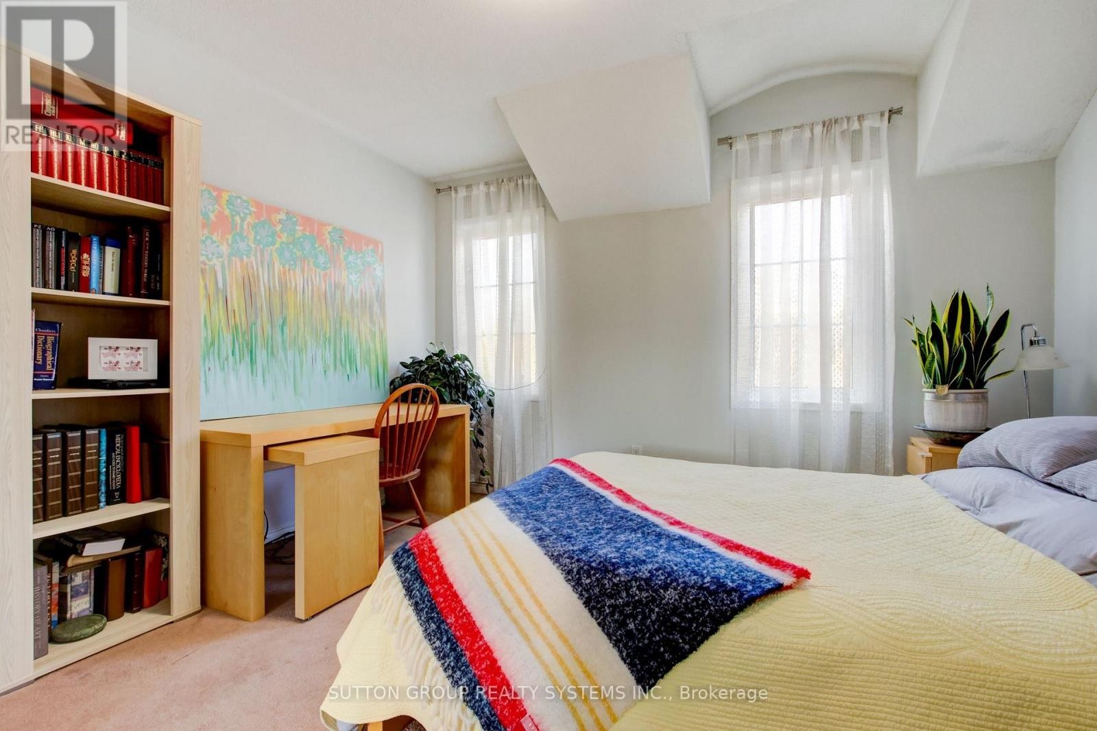 












85 - 119B THE QUEENSWAY

,
Toronto (High Park-Swansea),




Ontario
M6S5B7

