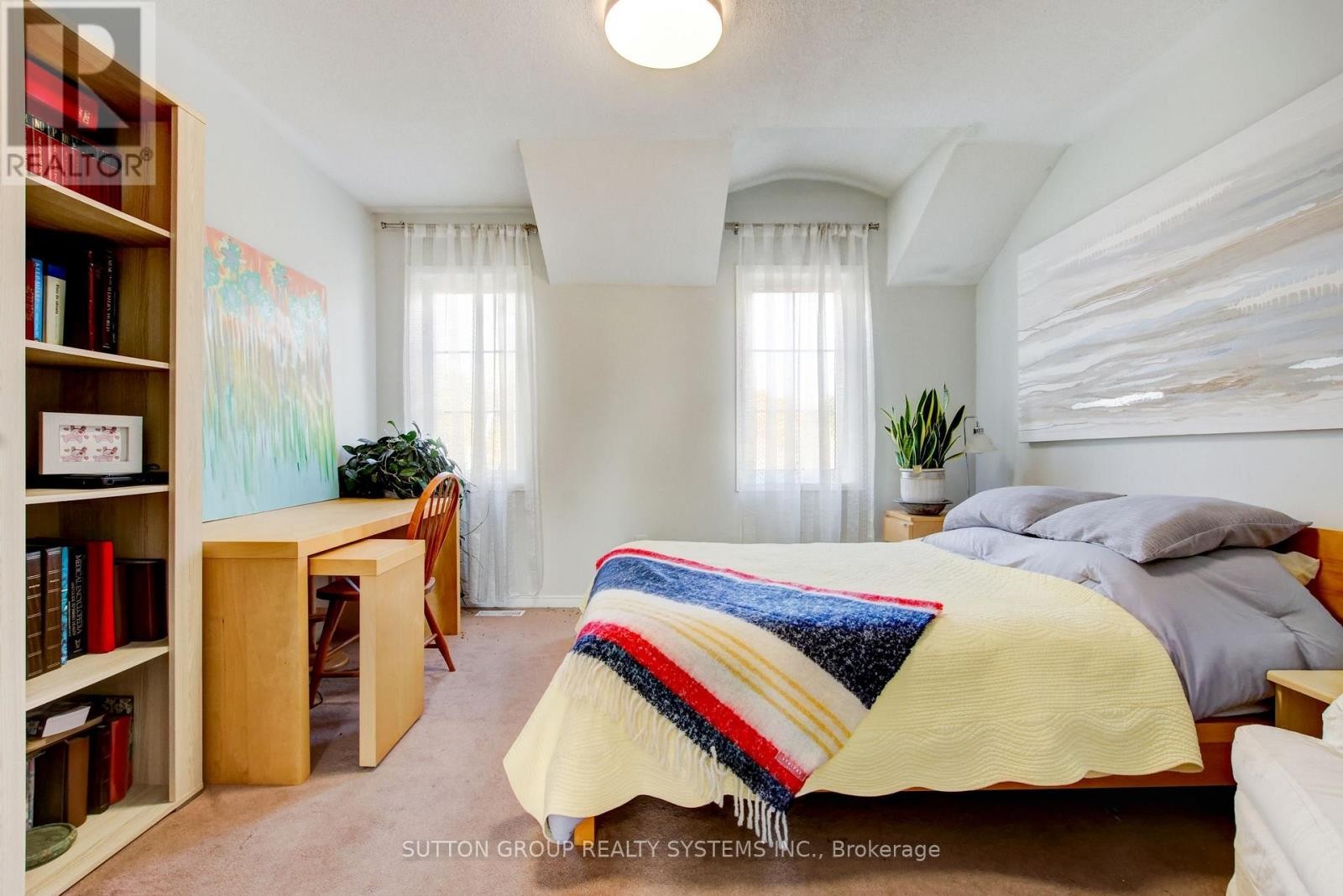 












85 - 119B THE QUEENSWAY

,
Toronto (High Park-Swansea),




Ontario
M6S5B7

