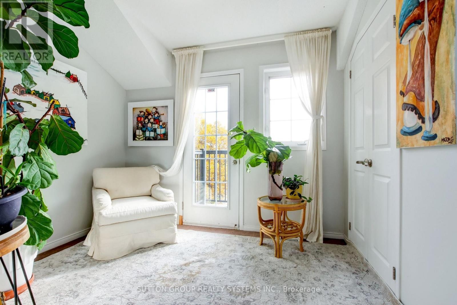 












85 - 119B THE QUEENSWAY

,
Toronto (High Park-Swansea),




Ontario
M6S5B7

