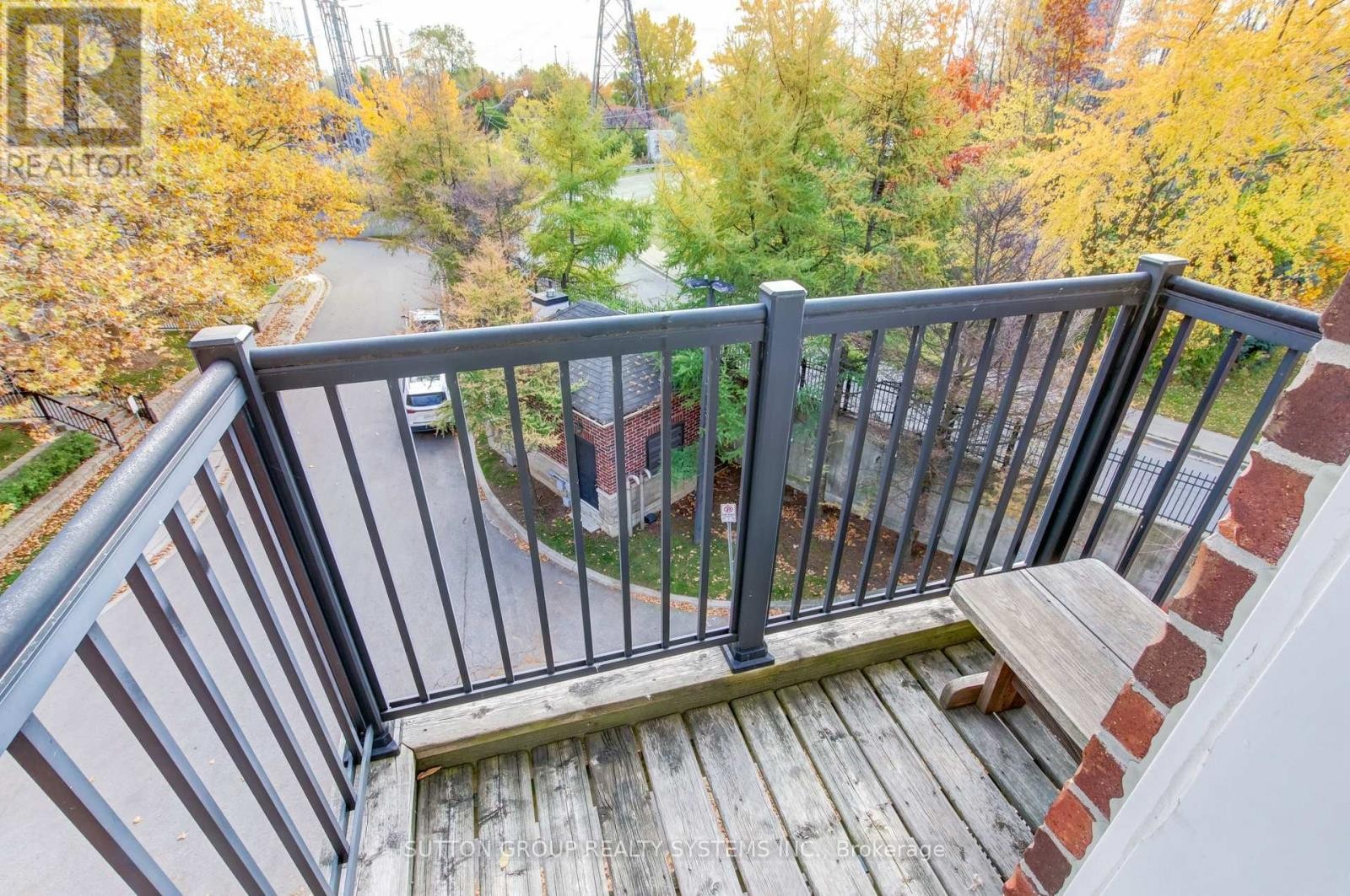 












85 - 119B THE QUEENSWAY

,
Toronto (High Park-Swansea),




Ontario
M6S5B7

