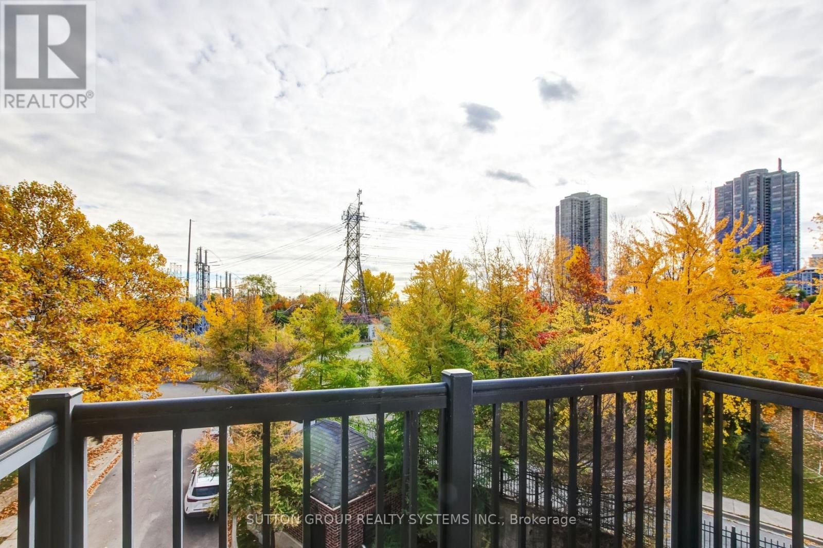 












85 - 119B THE QUEENSWAY

,
Toronto (High Park-Swansea),




Ontario
M6S5B7


