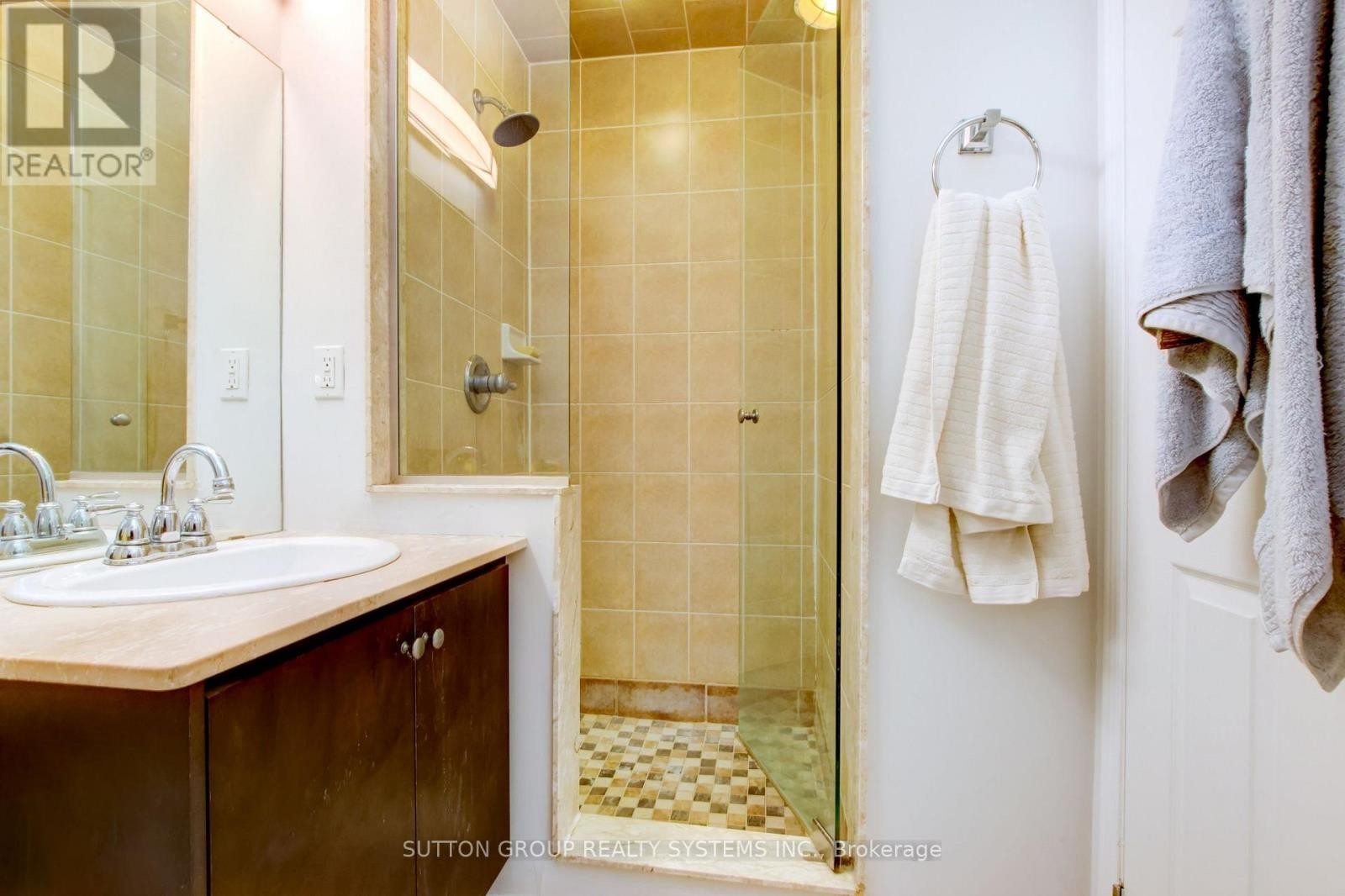 












85 - 119B THE QUEENSWAY

,
Toronto (High Park-Swansea),




Ontario
M6S5B7

