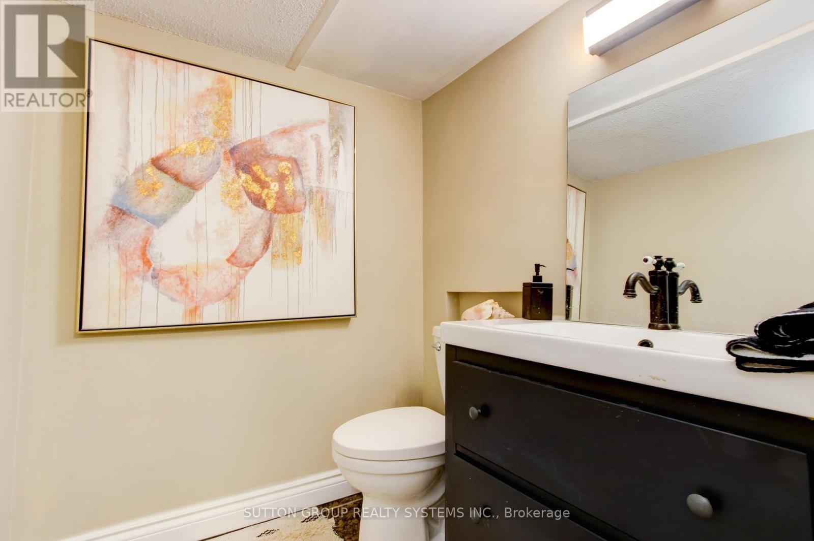 












85 - 119B THE QUEENSWAY

,
Toronto (High Park-Swansea),




Ontario
M6S5B7

