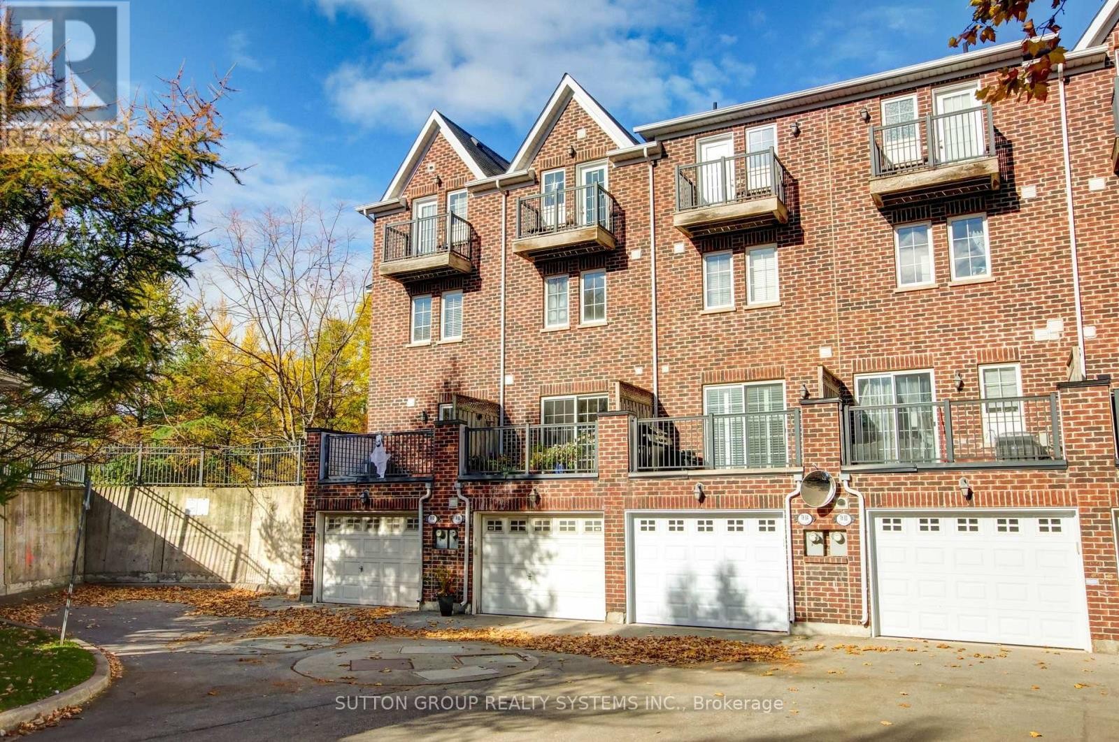 












85 - 119B THE QUEENSWAY

,
Toronto (High Park-Swansea),




Ontario
M6S5B7

