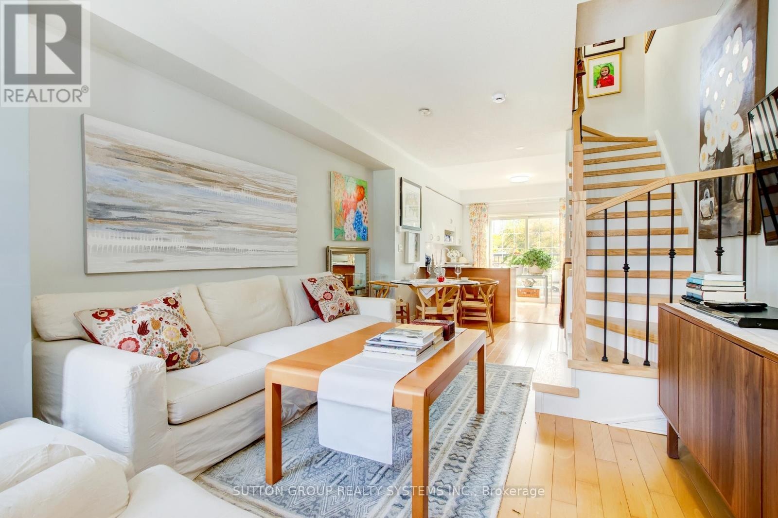 












85 - 119B THE QUEENSWAY

,
Toronto (High Park-Swansea),




Ontario
M6S5B7

