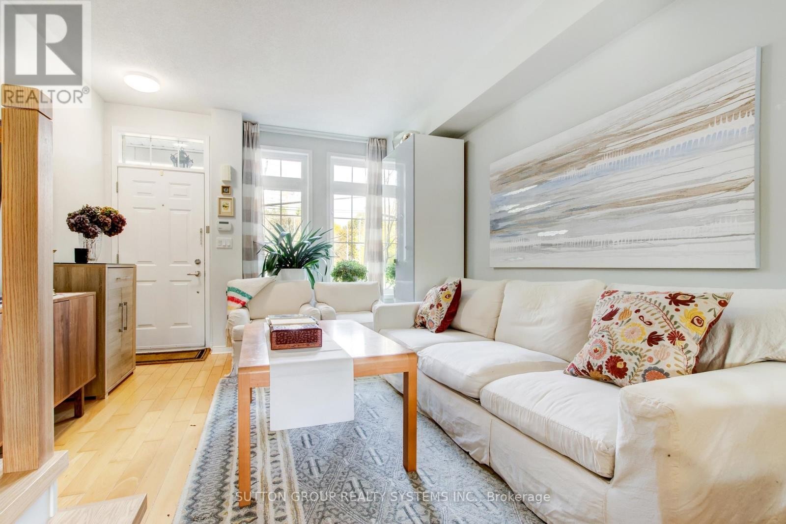 












85 - 119B THE QUEENSWAY

,
Toronto (High Park-Swansea),




Ontario
M6S5B7

