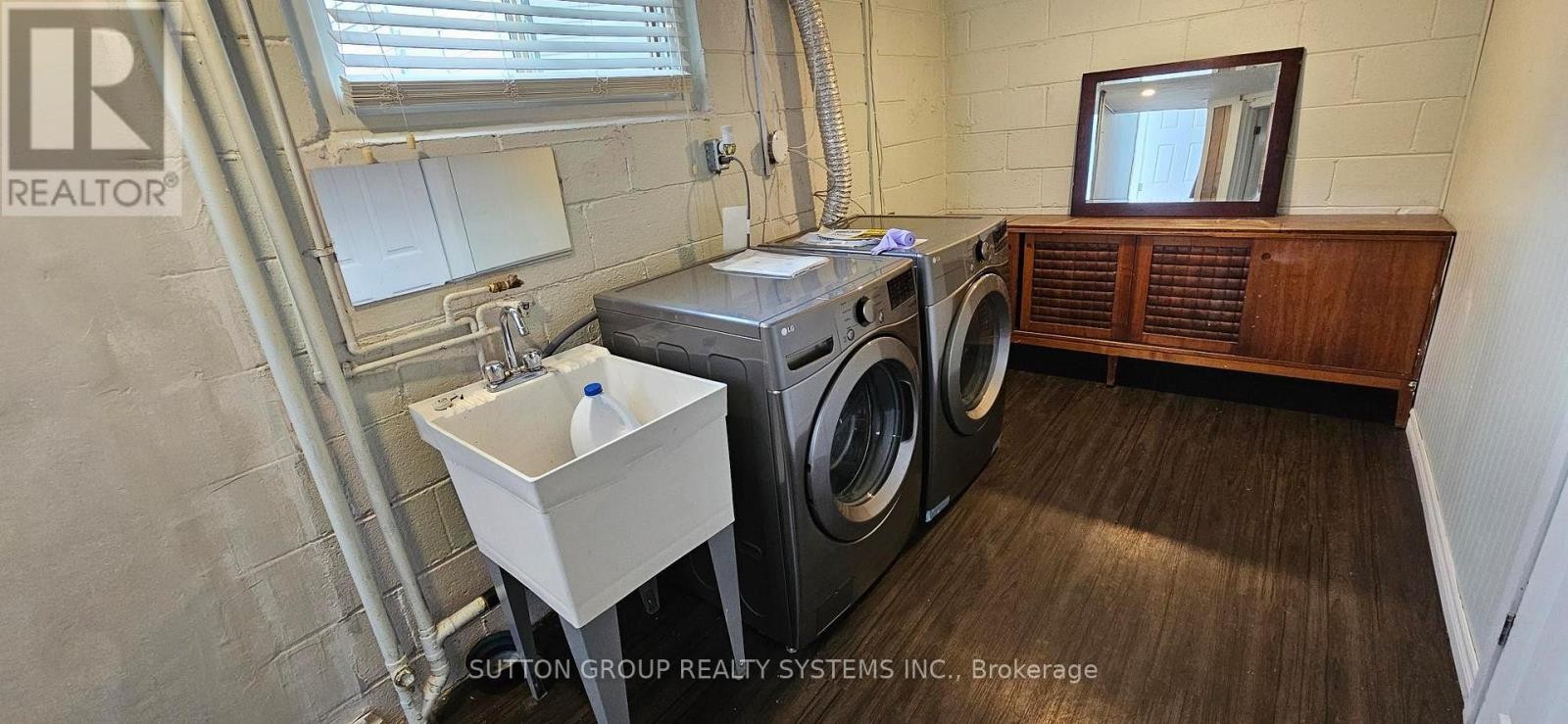 












LOWER LEVEL - 290 MORDEN ROAD

,
Oakville (WO West),




Ontario
L6K2S5

