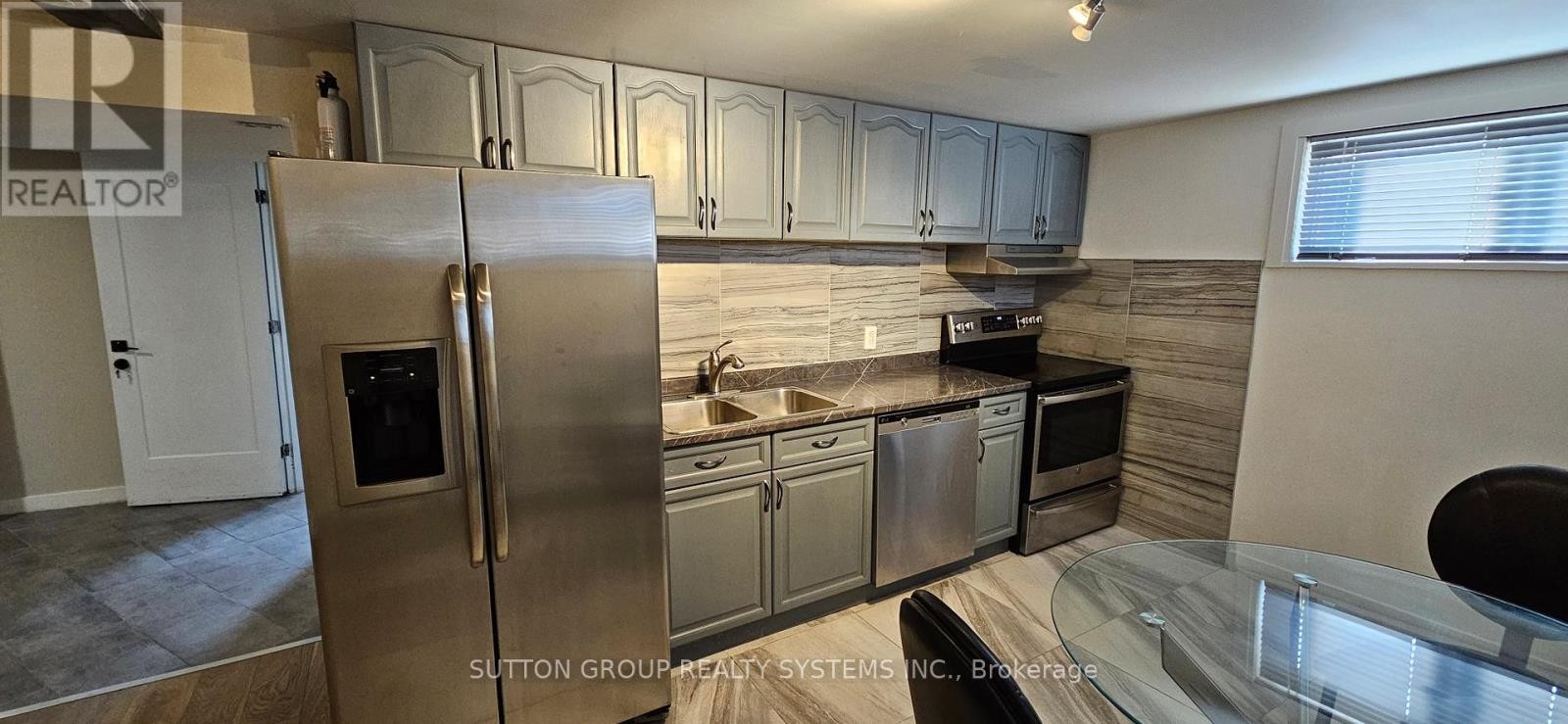 












LOWER LEVEL - 290 MORDEN ROAD

,
Oakville (WO West),




Ontario
L6K2S5

