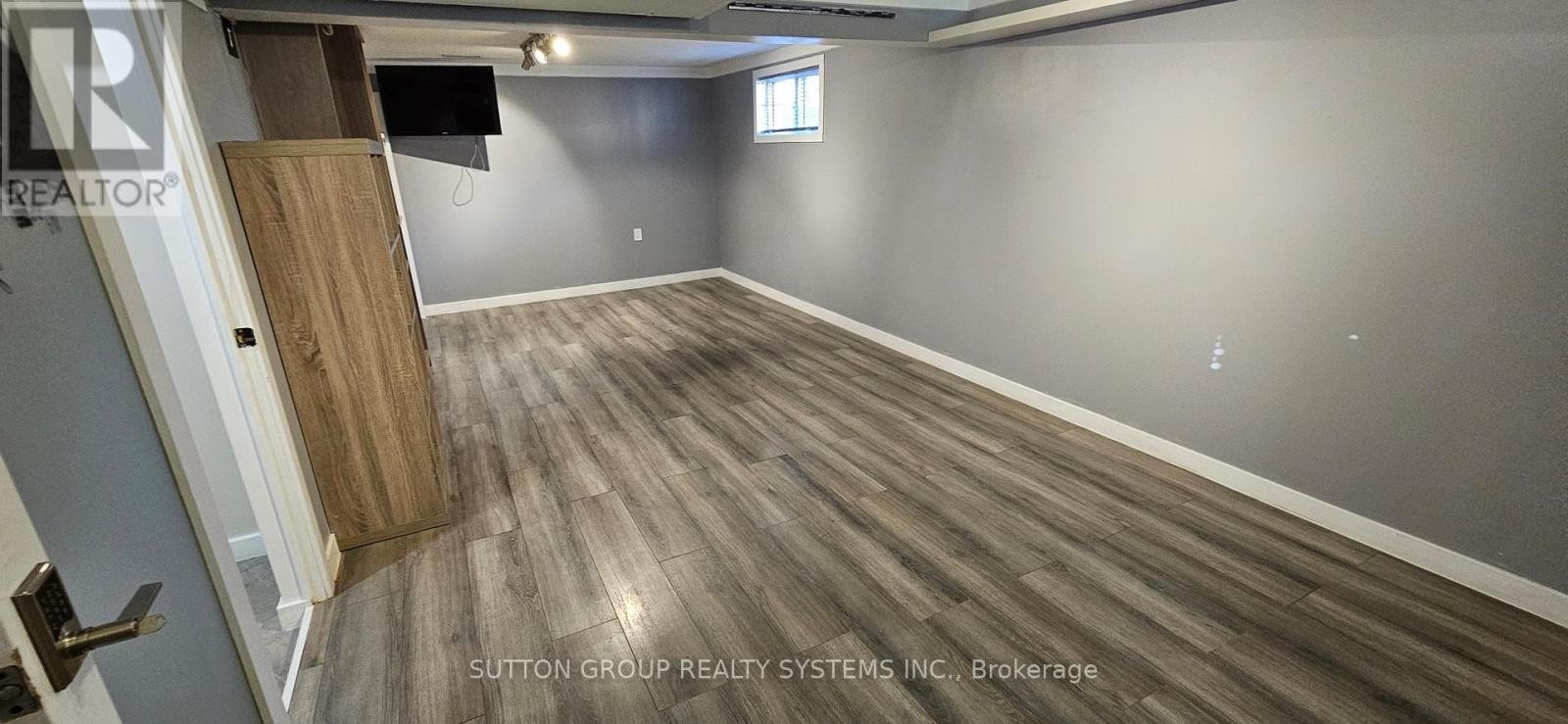 












LOWER LEVEL - 290 MORDEN ROAD

,
Oakville (WO West),




Ontario
L6K2S5

