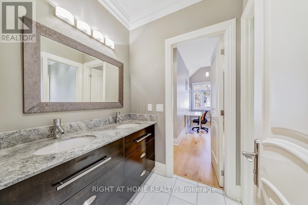 












3 WESTROSE AVENUE

,
Toronto (Kingsway South),




Ontario
M8X1Z9

