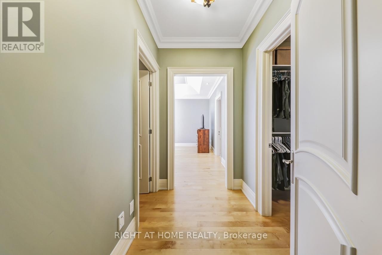 












3 WESTROSE AVENUE

,
Toronto (Kingsway South),




Ontario
M8X1Z9

