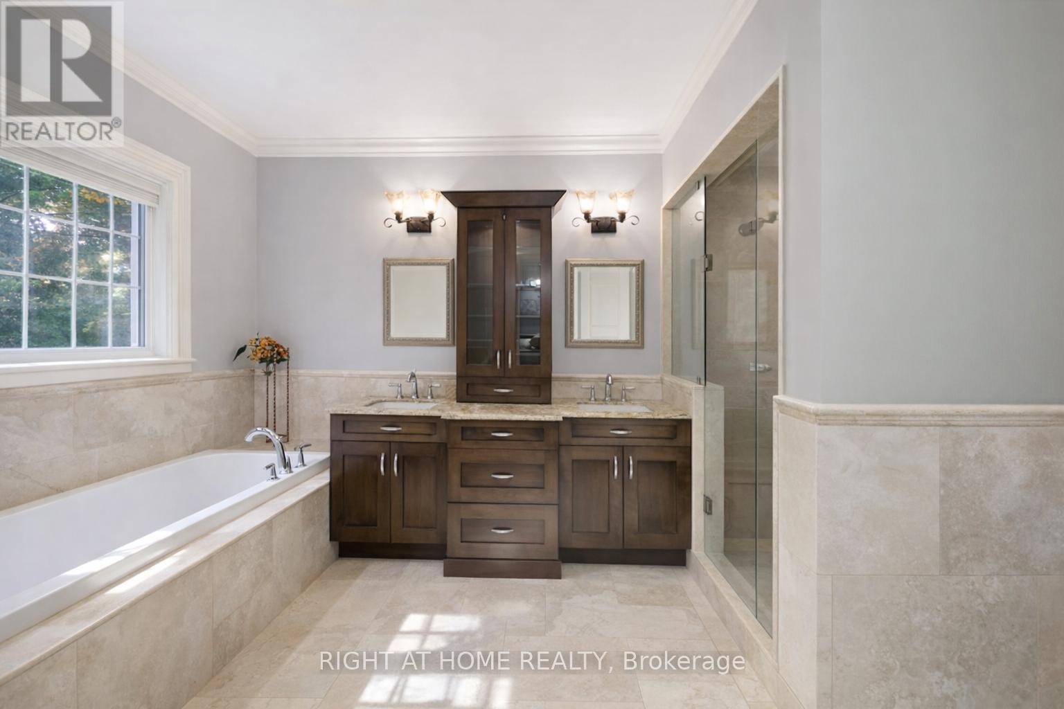 












3 WESTROSE AVENUE

,
Toronto (Kingsway South),




Ontario
M8X1Z9

