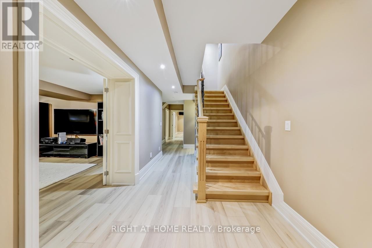 












3 WESTROSE AVENUE

,
Toronto (Kingsway South),




Ontario
M8X1Z9

