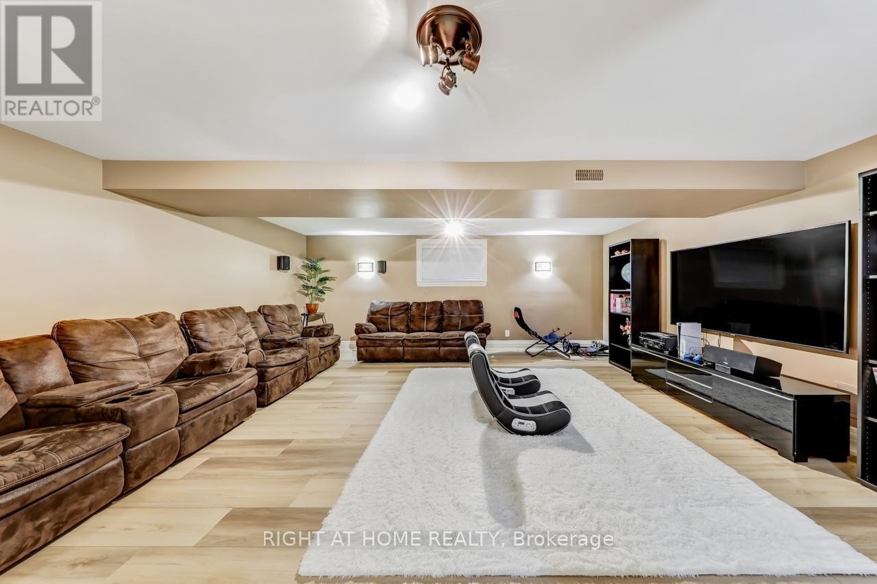 












3 WESTROSE AVENUE

,
Toronto (Kingsway South),




Ontario
M8X1Z9

