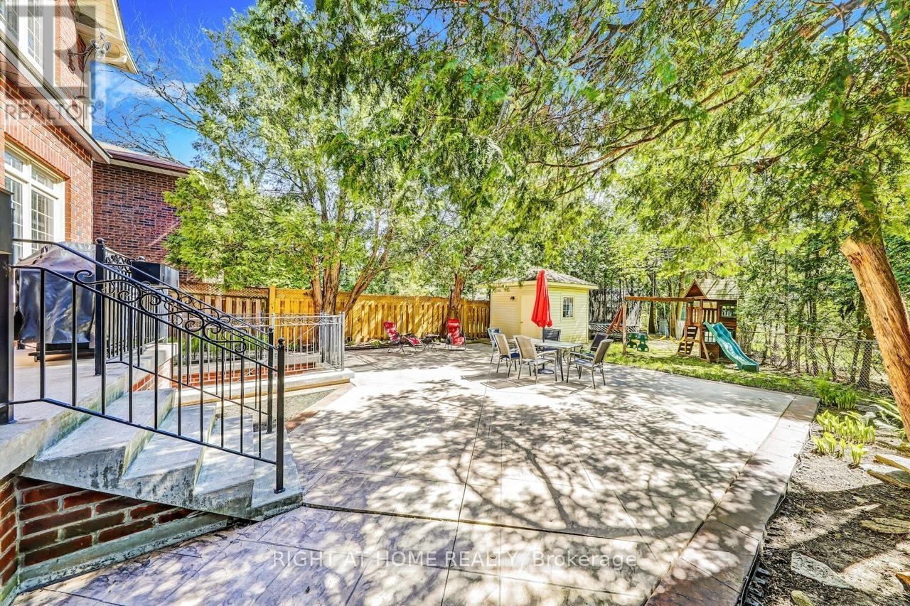 












3 WESTROSE AVENUE

,
Toronto (Kingsway South),




Ontario
M8X1Z9

