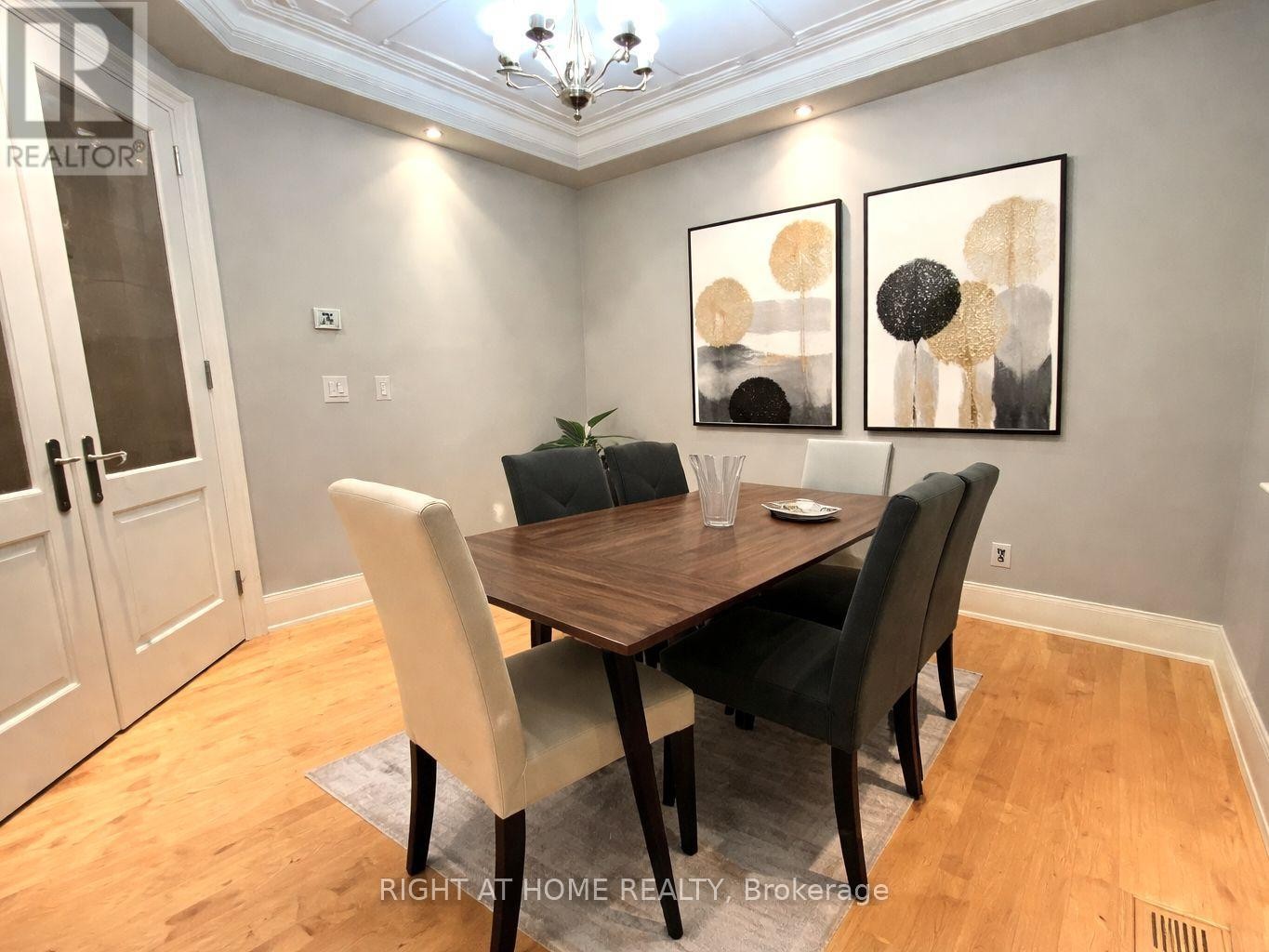 












3 WESTROSE AVENUE

,
Toronto (Kingsway South),




Ontario
M8X1Z9

