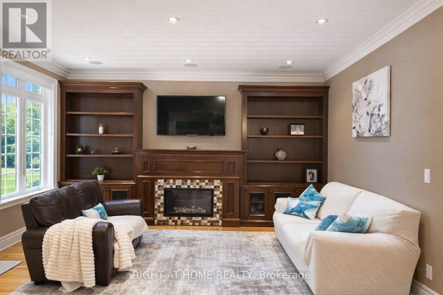 












3 WESTROSE AVENUE

,
Toronto (Kingsway South),




Ontario
M8X1Z9

