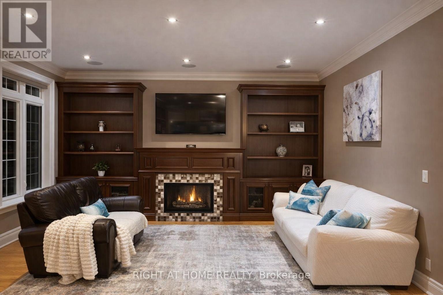 












3 WESTROSE AVENUE

,
Toronto (Kingsway South),




Ontario
M8X1Z9

