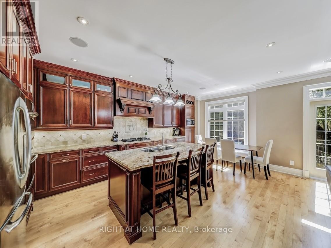 












3 WESTROSE AVENUE

,
Toronto (Kingsway South),




Ontario
M8X1Z9

