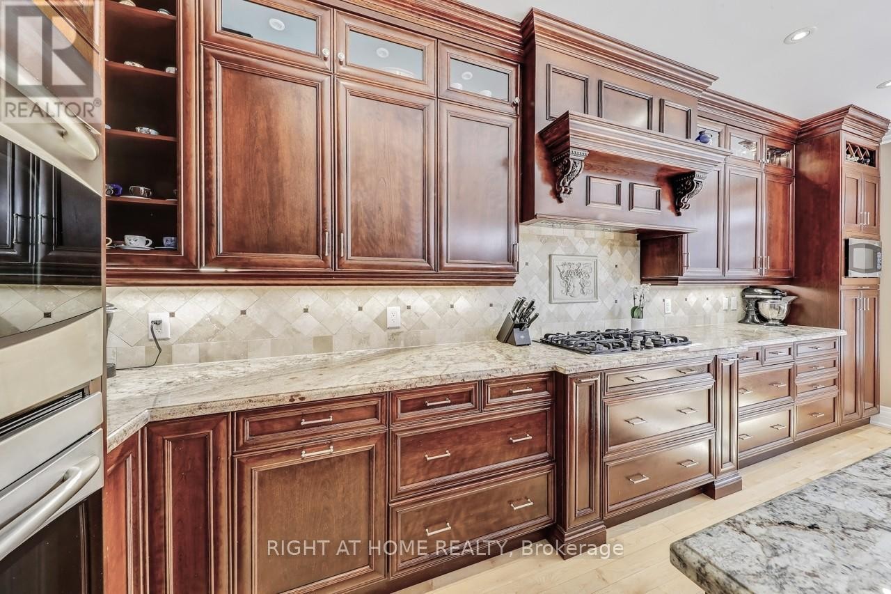 












3 WESTROSE AVENUE

,
Toronto (Kingsway South),




Ontario
M8X1Z9

