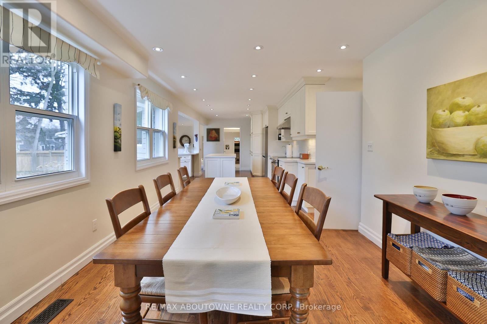 












1268 HILLHURST ROAD

,
Oakville (MO Morrison),




Ontario
L6J1X4

