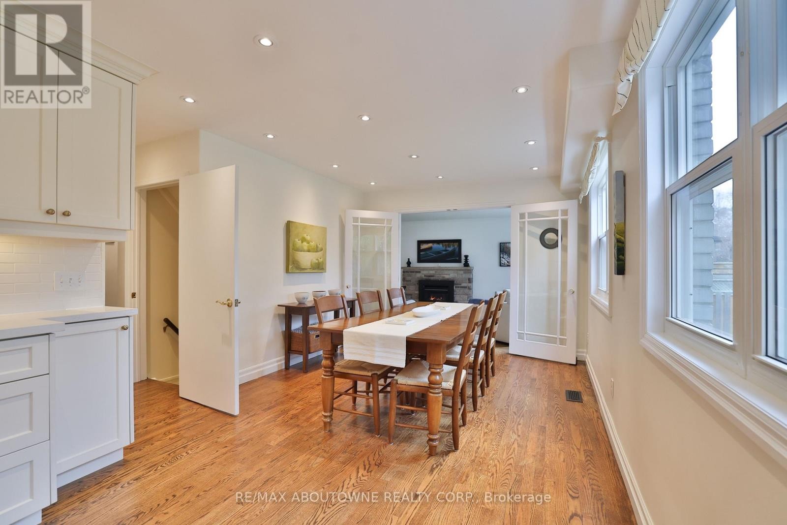 












1268 HILLHURST ROAD

,
Oakville (MO Morrison),




Ontario
L6J1X4

