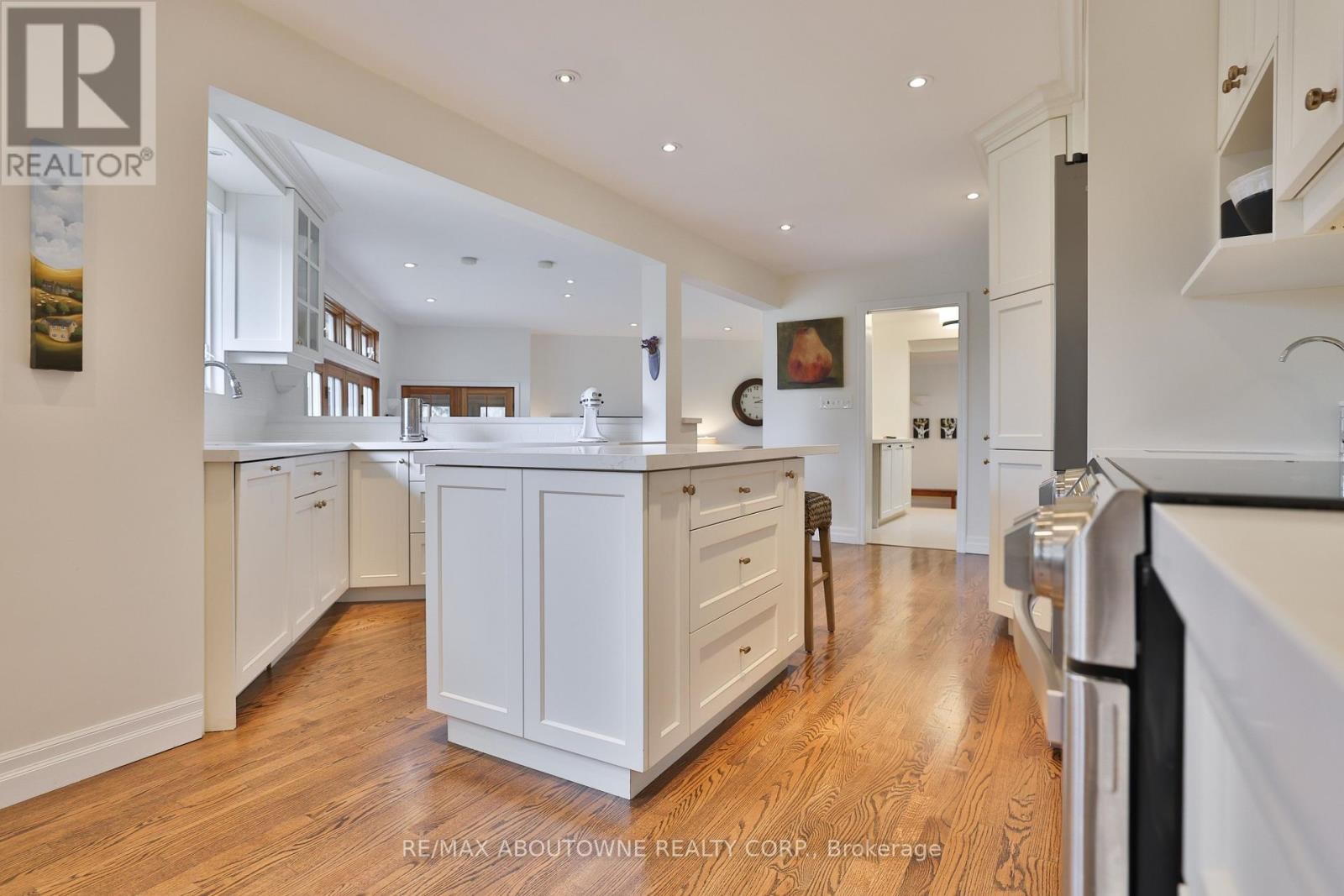 












1268 HILLHURST ROAD

,
Oakville (MO Morrison),




Ontario
L6J1X4

