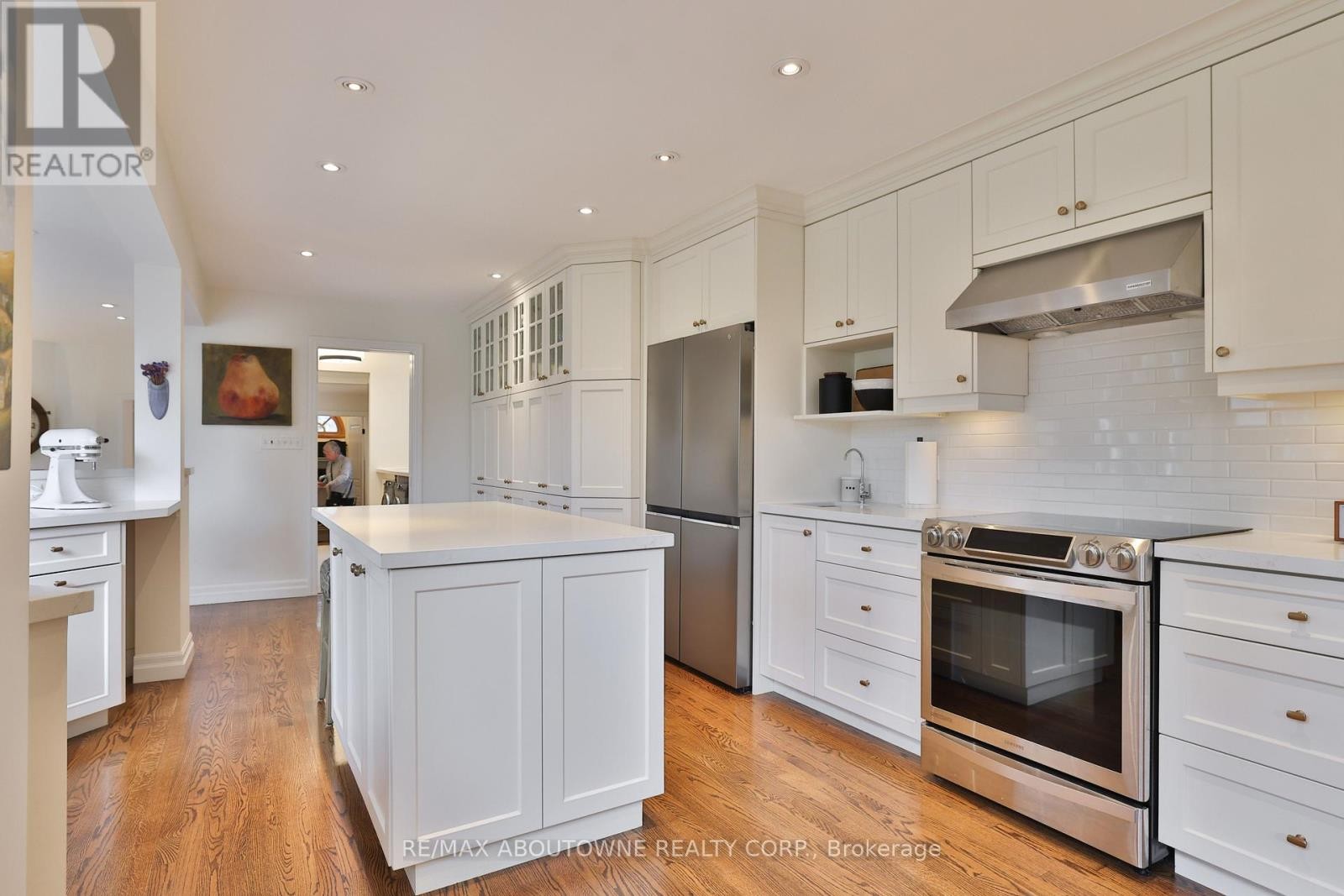 












1268 HILLHURST ROAD

,
Oakville (MO Morrison),




Ontario
L6J1X4

