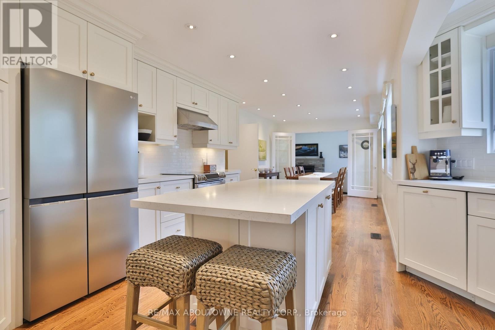 












1268 HILLHURST ROAD

,
Oakville (MO Morrison),




Ontario
L6J1X4

