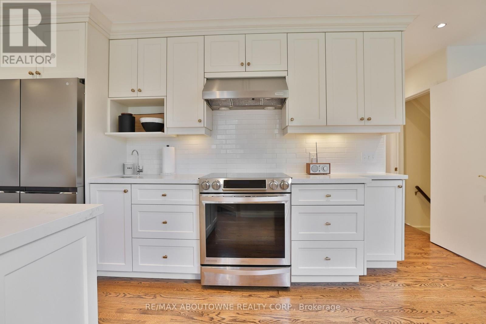 












1268 HILLHURST ROAD

,
Oakville (MO Morrison),




Ontario
L6J1X4

