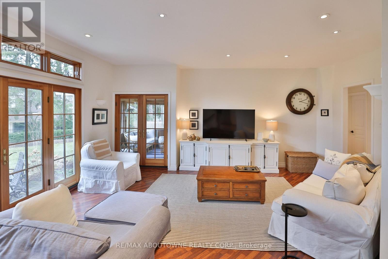 












1268 HILLHURST ROAD

,
Oakville (MO Morrison),




Ontario
L6J1X4

