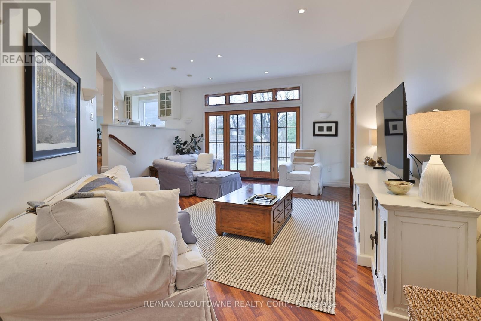 












1268 HILLHURST ROAD

,
Oakville (MO Morrison),




Ontario
L6J1X4

