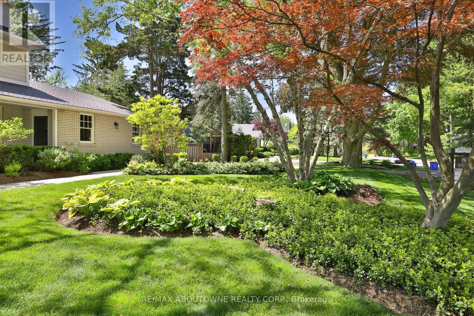 












1268 HILLHURST ROAD

,
Oakville (MO Morrison),




Ontario
L6J1X4

