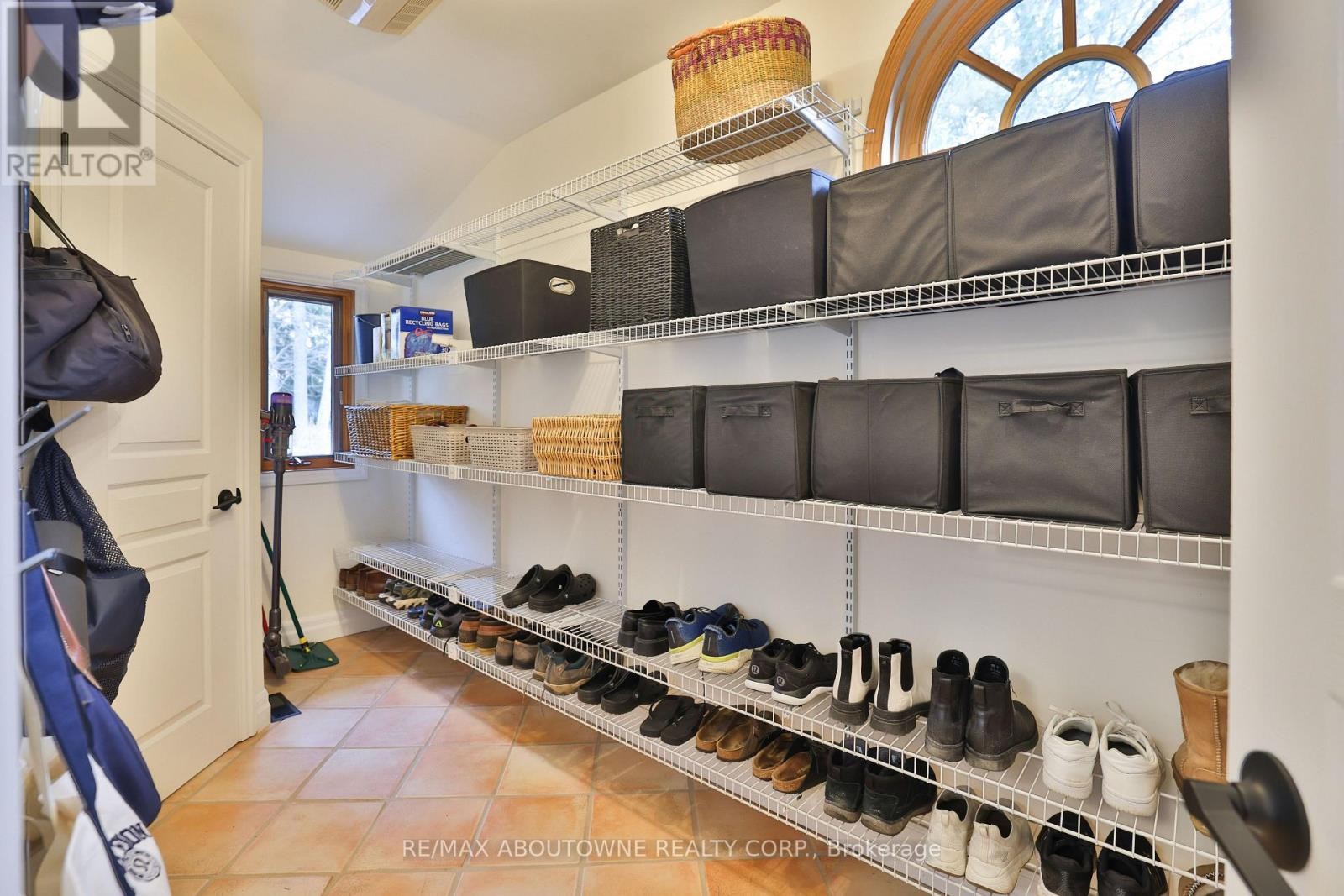 












1268 HILLHURST ROAD

,
Oakville (MO Morrison),




Ontario
L6J1X4


