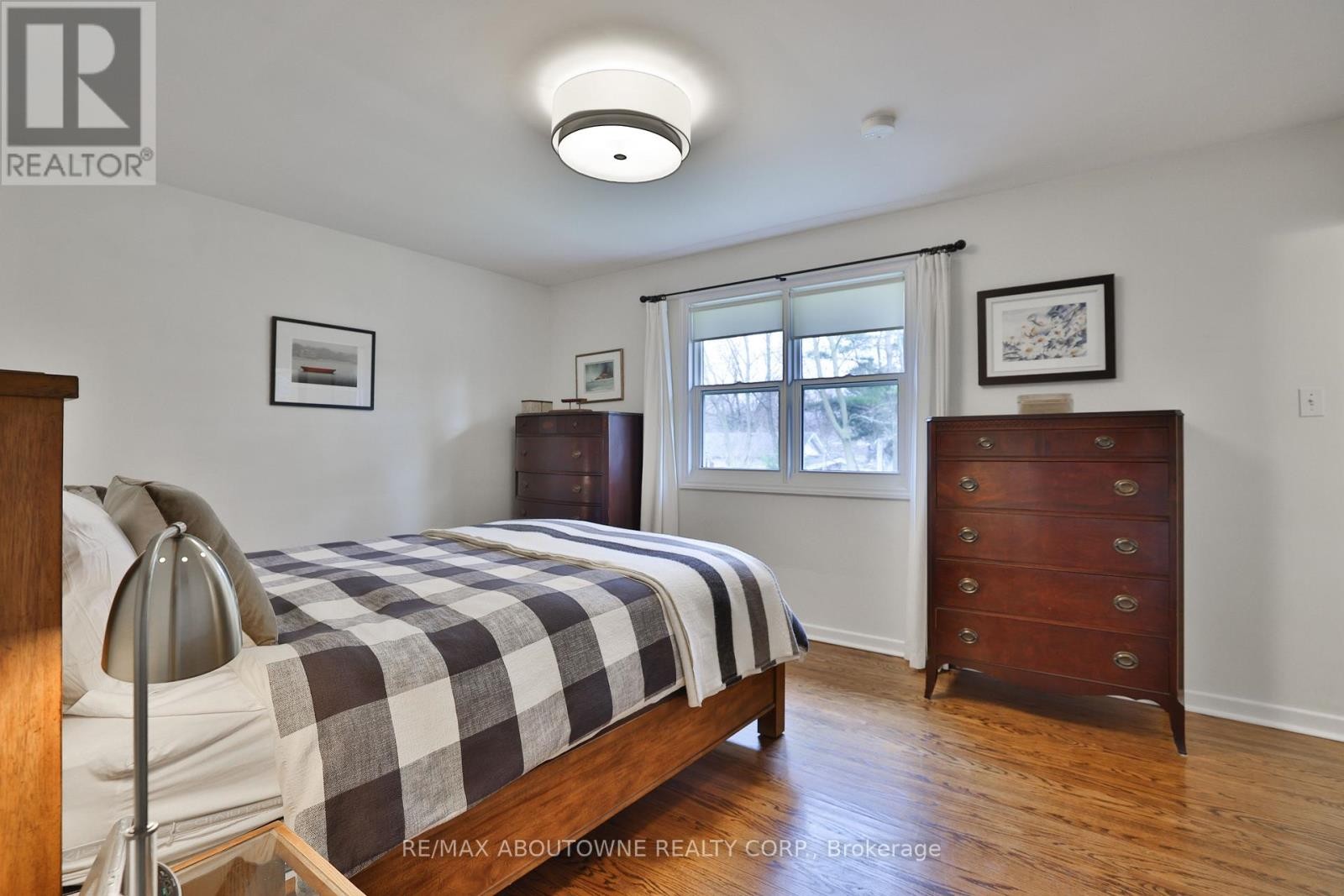 












1268 HILLHURST ROAD

,
Oakville (MO Morrison),




Ontario
L6J1X4

