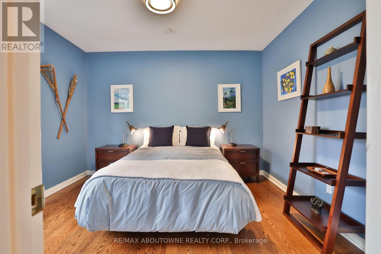 












1268 HILLHURST ROAD

,
Oakville (MO Morrison),




Ontario
L6J1X4

