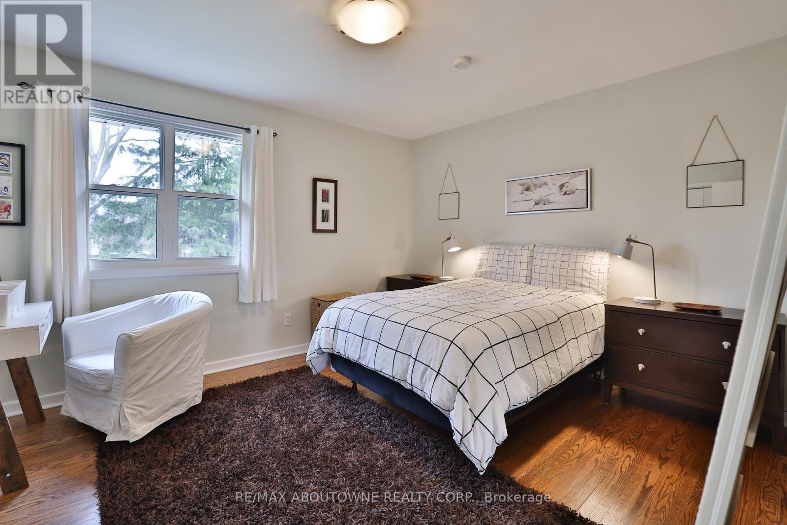 












1268 HILLHURST ROAD

,
Oakville (MO Morrison),




Ontario
L6J1X4

