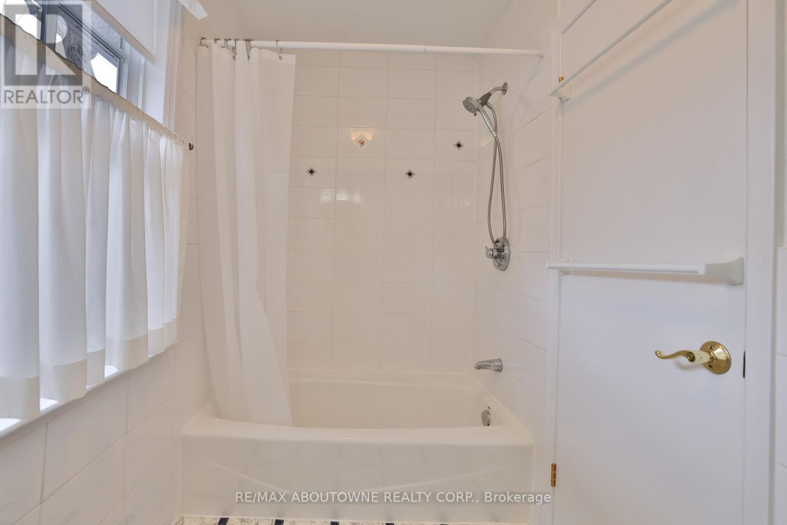 












1268 HILLHURST ROAD

,
Oakville (MO Morrison),




Ontario
L6J1X4

