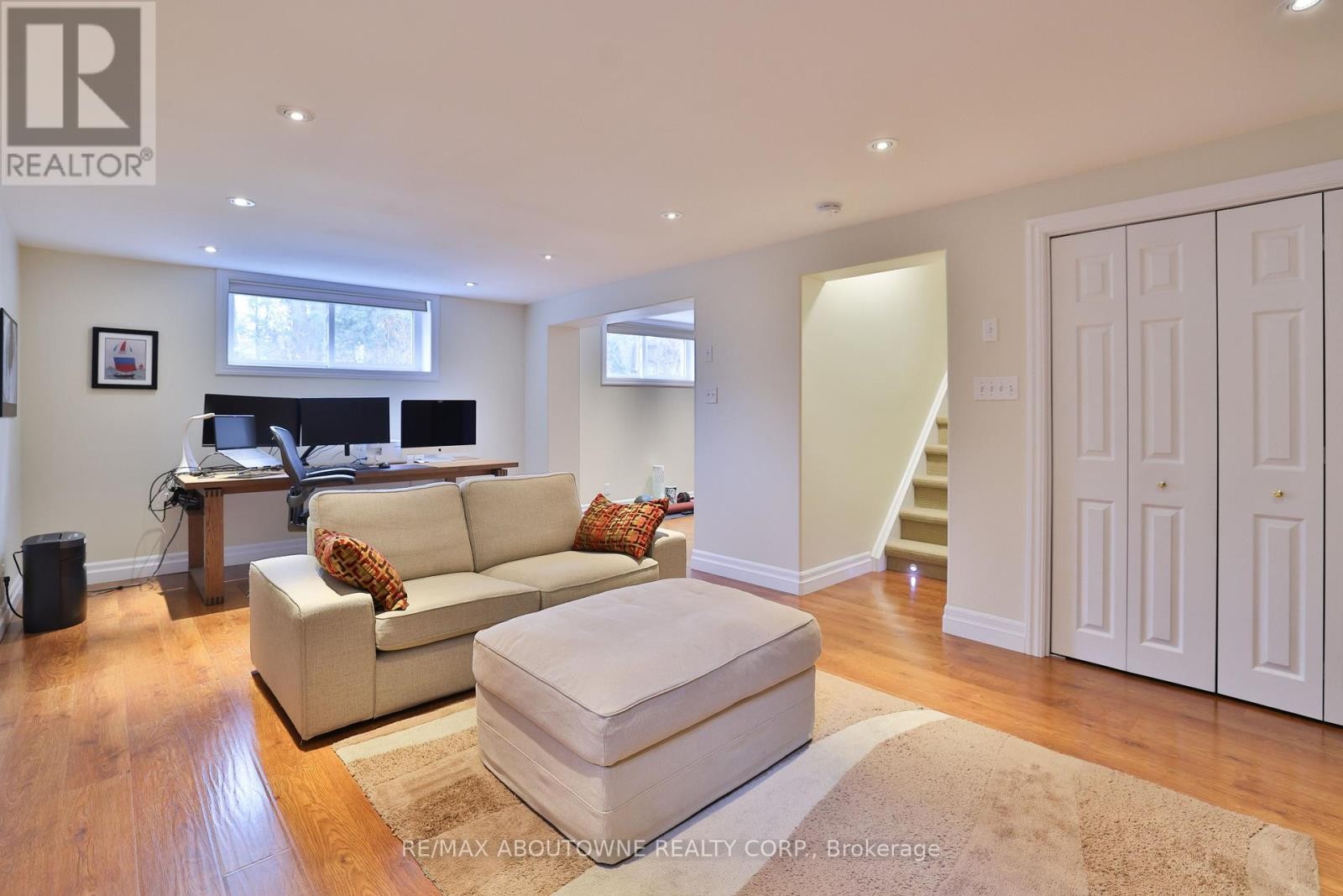 












1268 HILLHURST ROAD

,
Oakville (MO Morrison),




Ontario
L6J1X4

