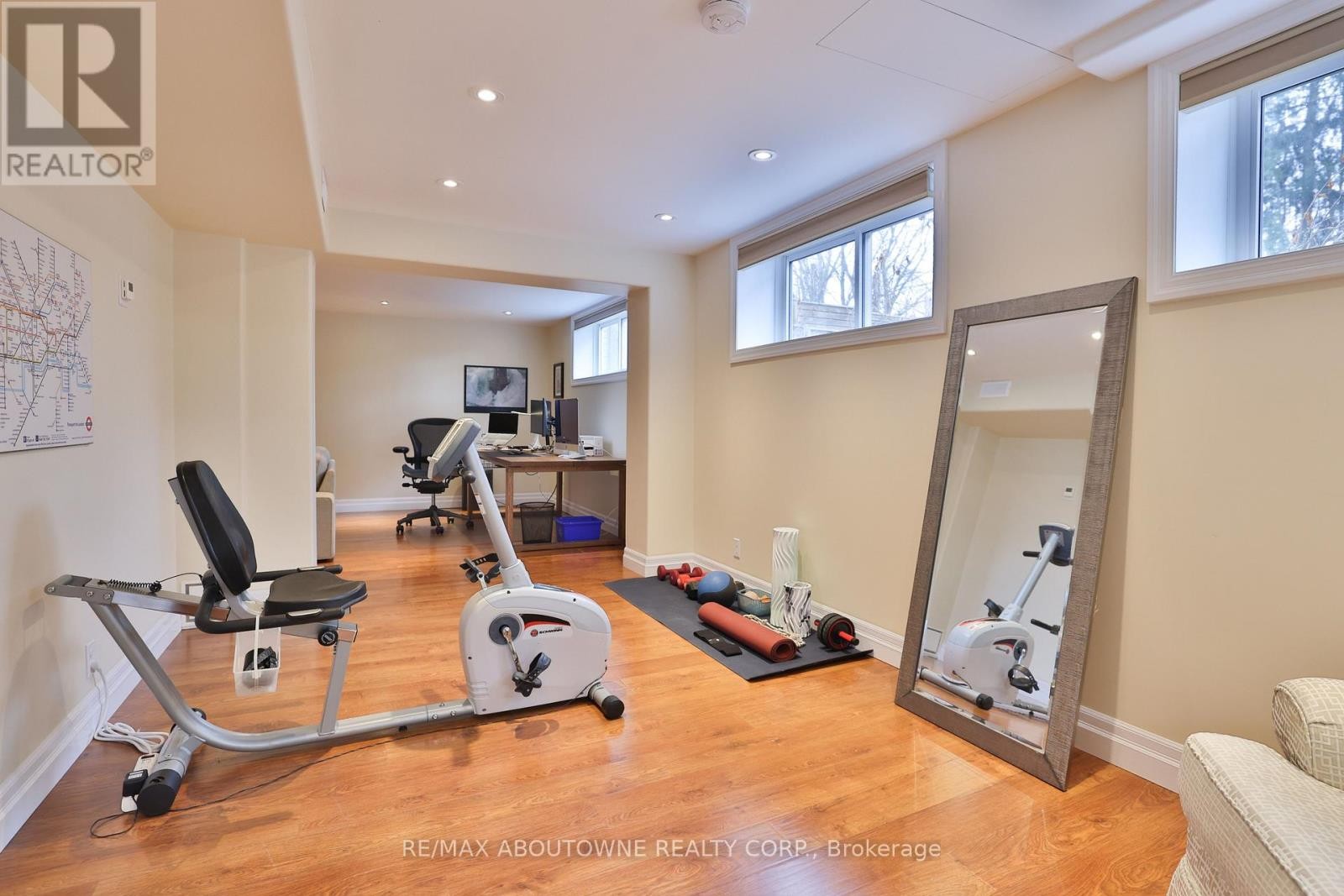 












1268 HILLHURST ROAD

,
Oakville (MO Morrison),




Ontario
L6J1X4

