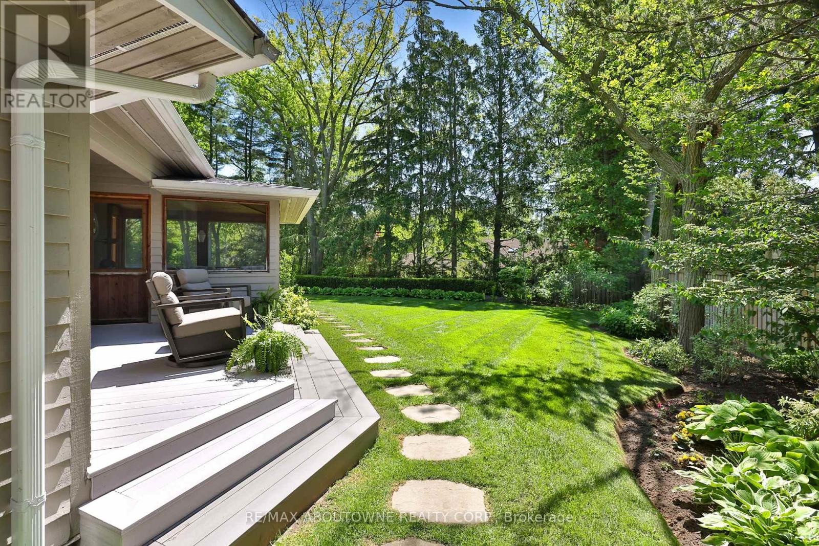












1268 HILLHURST ROAD

,
Oakville (MO Morrison),




Ontario
L6J1X4

